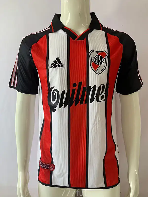 River Plate Rayada roja y negra (frente)