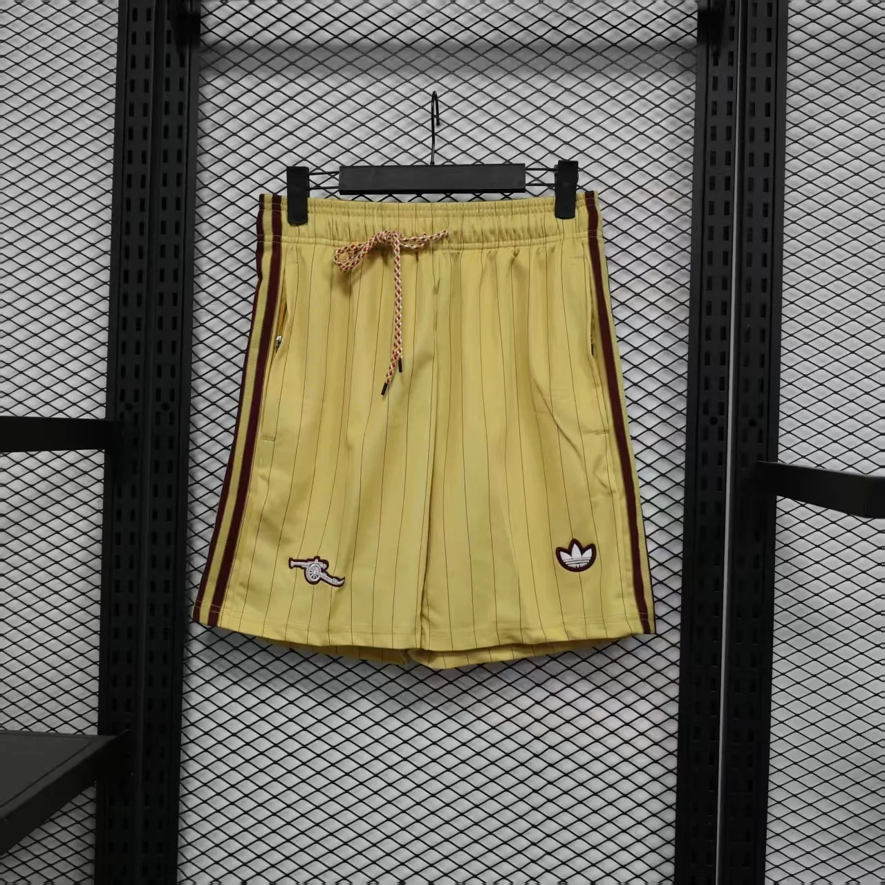 Short Arsenal Icons Amarillo (frente)
