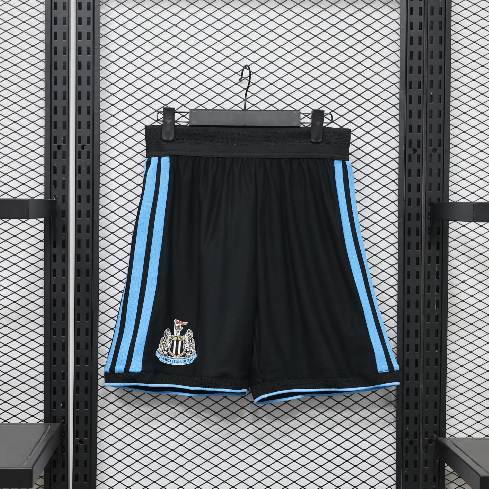 Short Newcastle Local 26/27 (frente)