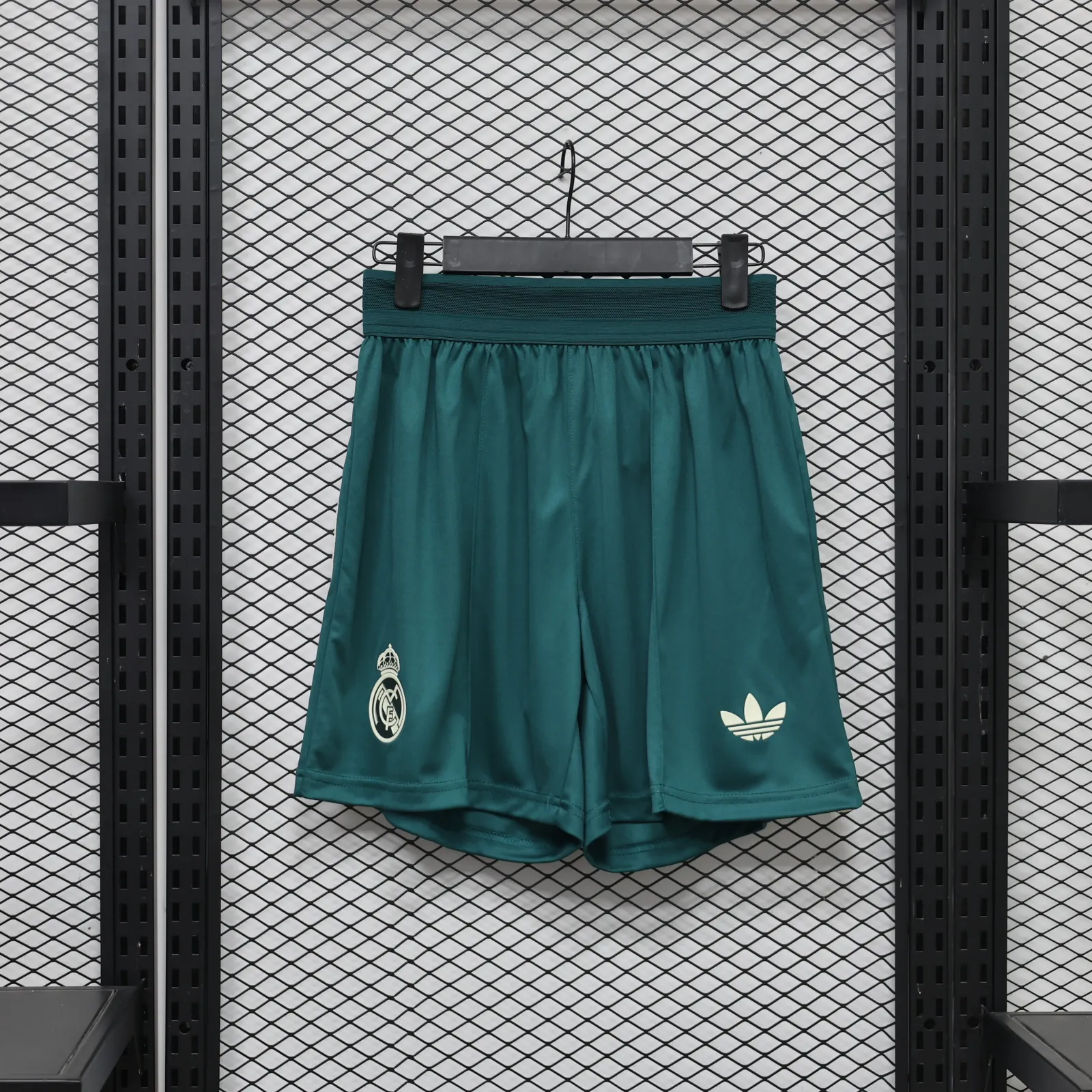 Short Real Madrid Suplente 26/27 (frente)