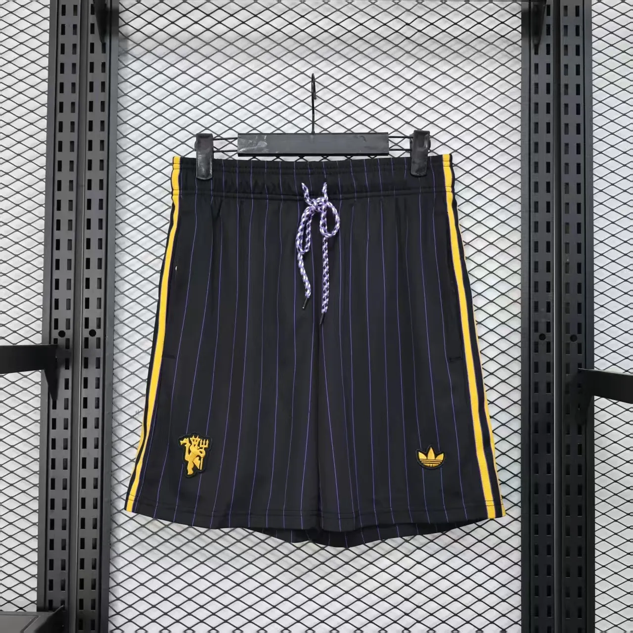 Short Man United Icons Negro (frente)