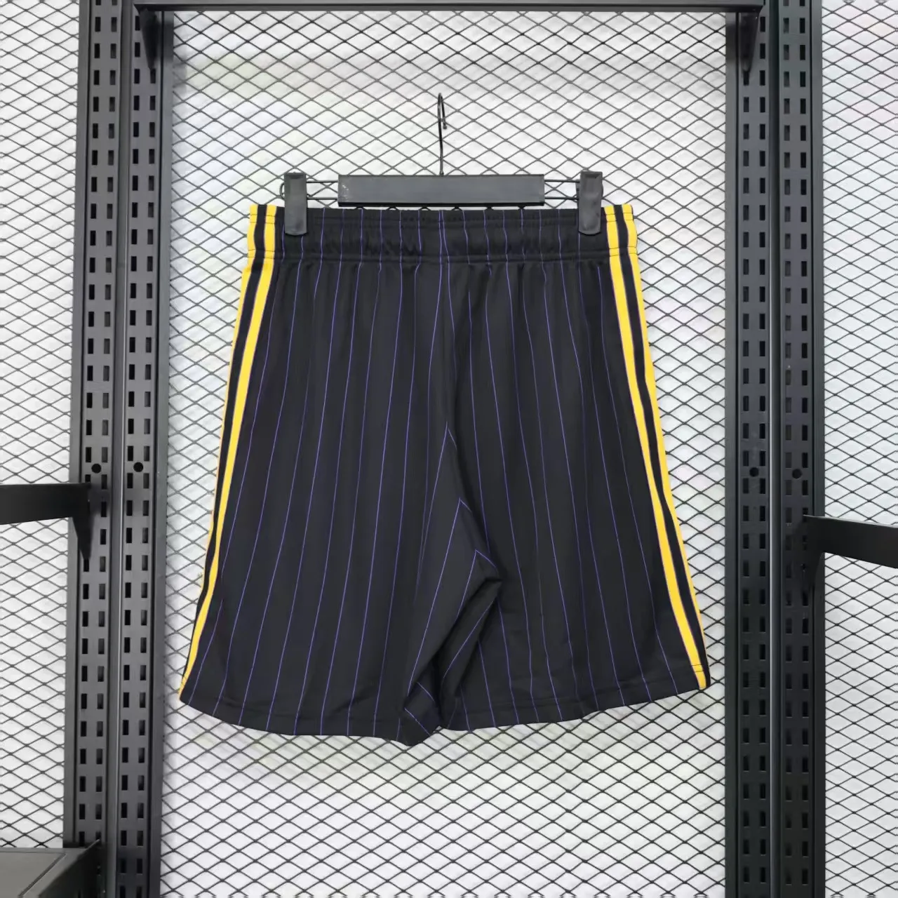 Short Man United Icons Negro (espalda)