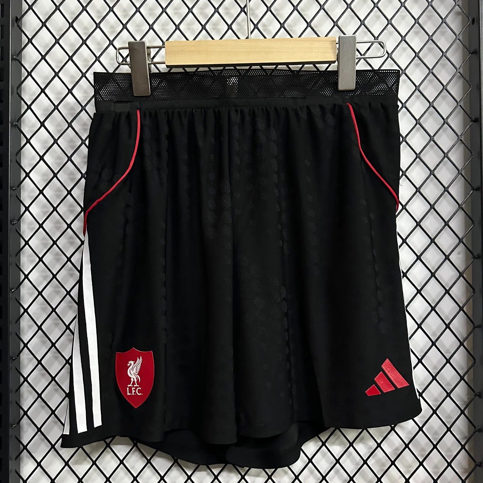 Short Liverpool Suplente 25/26 (frente)