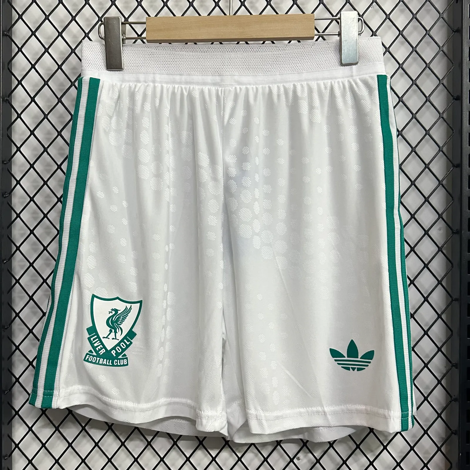 Short Liverpool Alternativo 25/26 (frente)